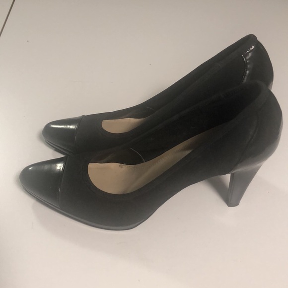 Black 4 inch heels in tip top shape. - Picture 4 of 6
